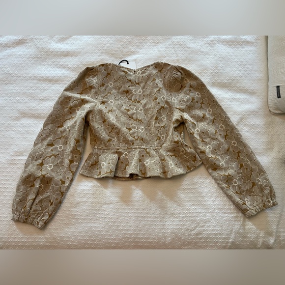 En Saison Beige Floral Embroidered Top - Picture 2 of 4